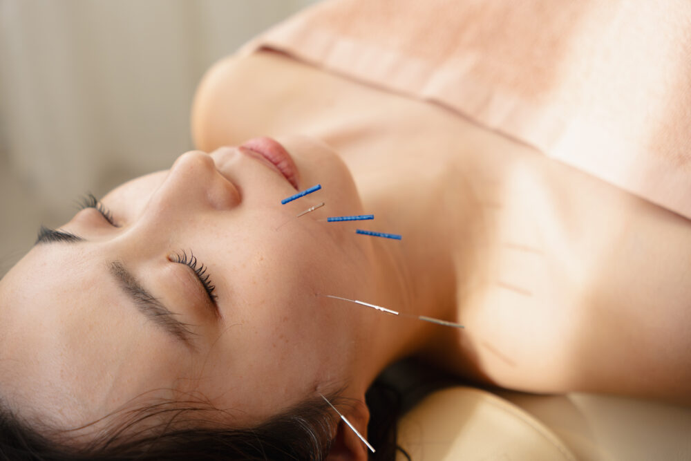 顔のむくみとたるみに悩むあなたへ 天神エリアの女性専用整体で根本改善