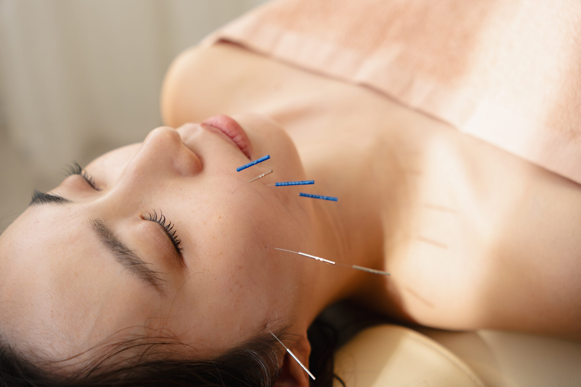 顔のむくみとたるみに悩むあなたへ 天神エリアの女性専用整体で根本改善