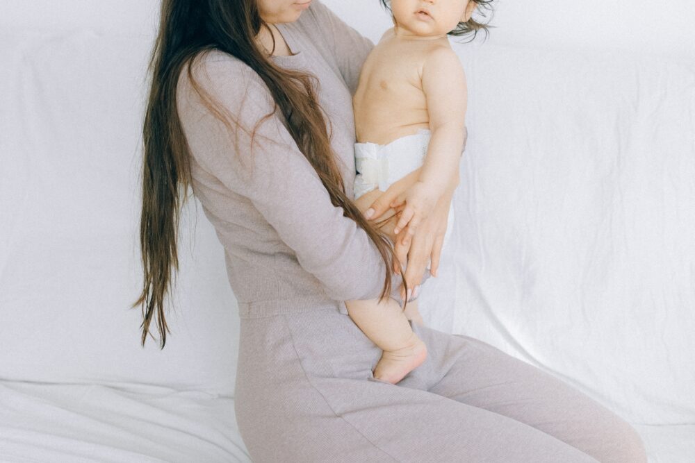 抱っこや重い荷物による肩や腕の疲労|ママの身体を守る回復習慣
