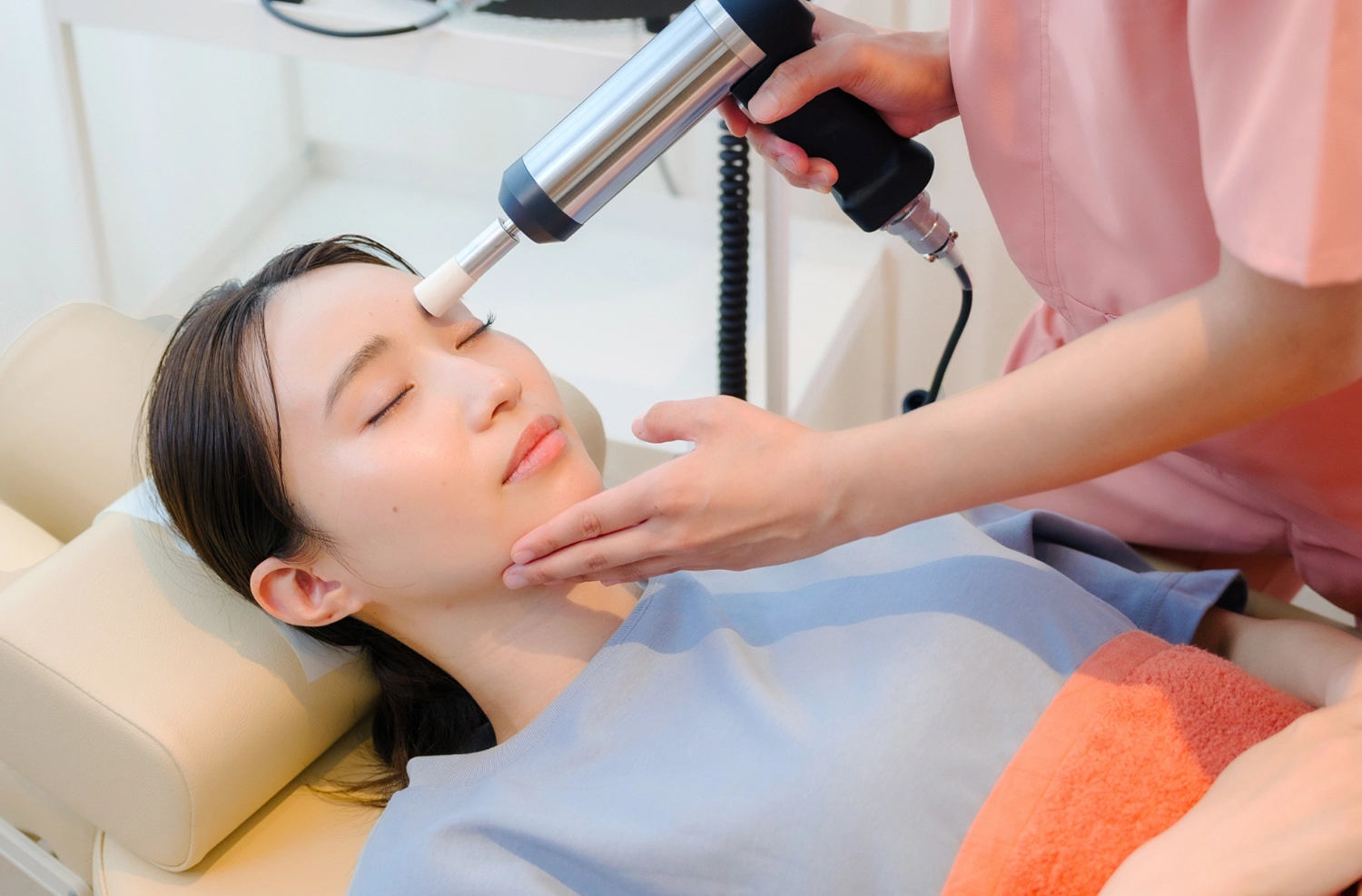 身体への施術はもちろん、脳神経の働きも引き出し身体と脳のつながりを統合する