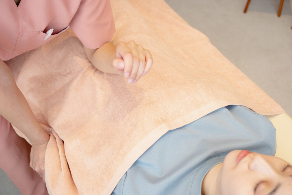 薬に頼れない腰痛と過敏性腸症候群 天神エリアの整体院で叶えた根本改善