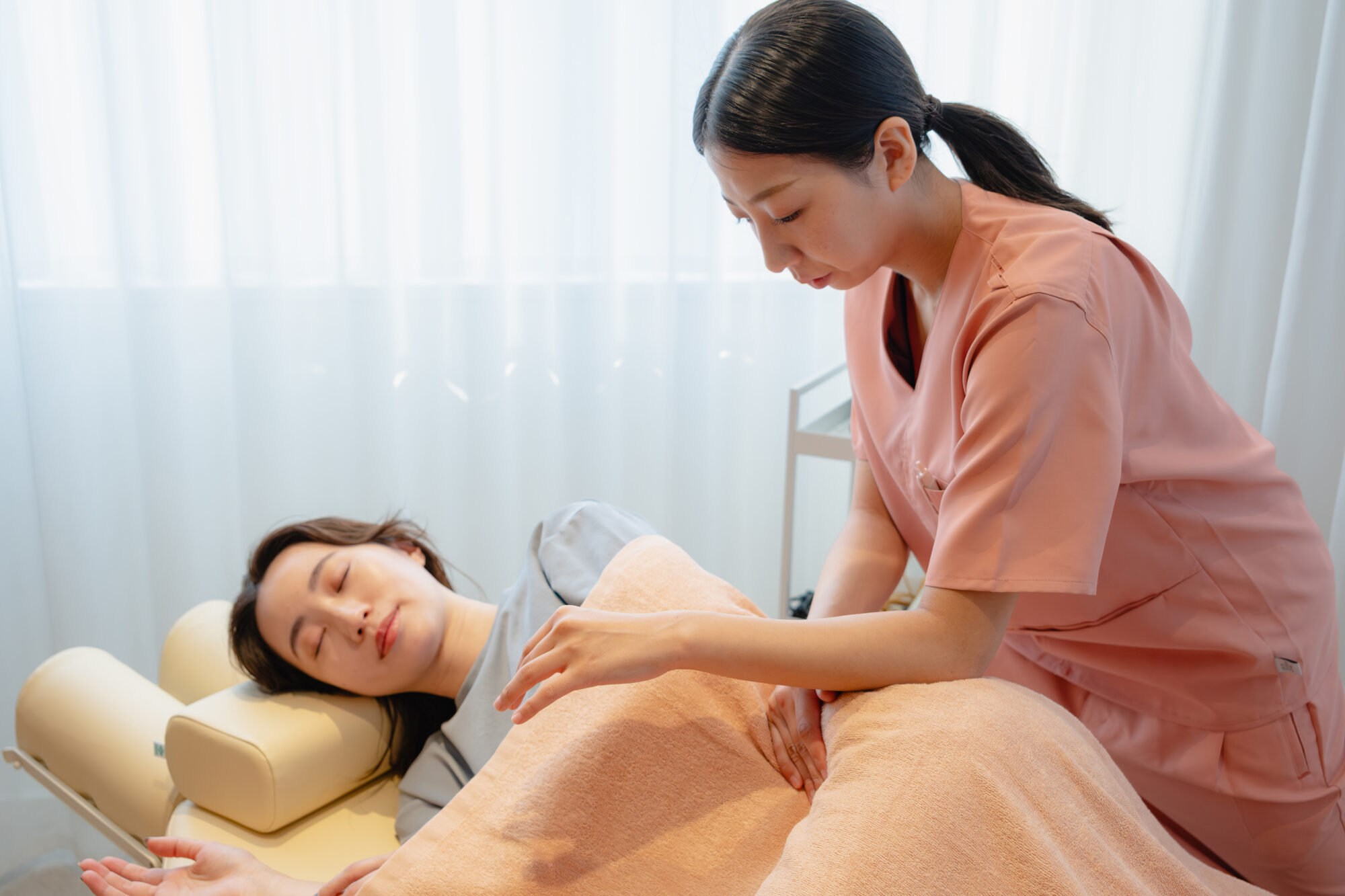 産後の腰痛・恥骨痛｜なぜ起こる？原因とやさしいセルフケア